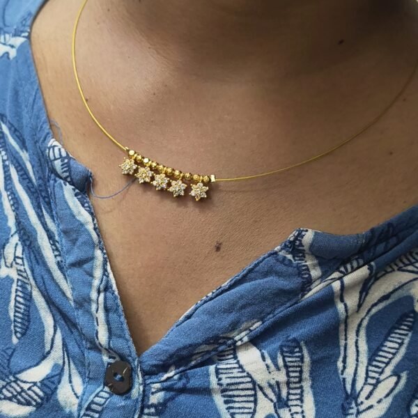Daisy Glow floral Invisible Chain