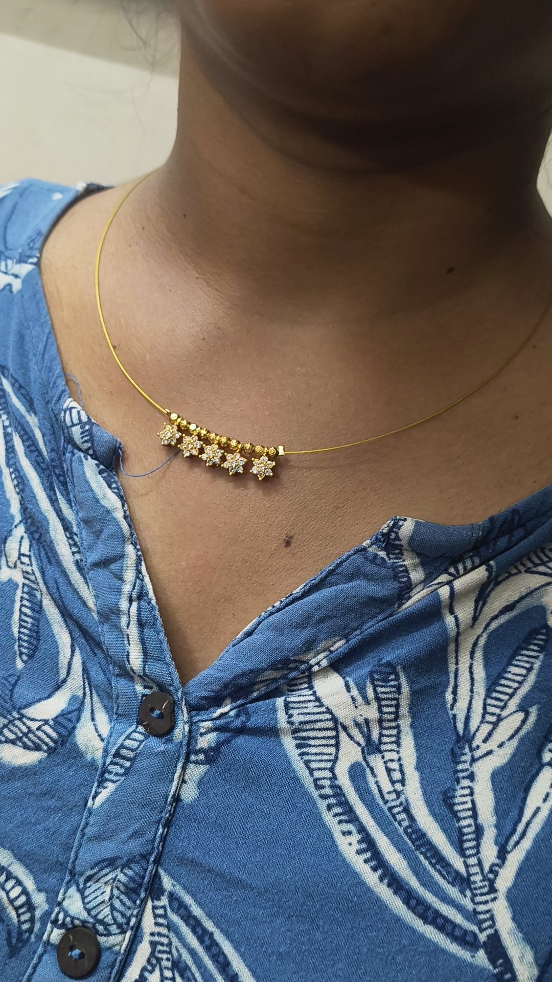 Daisy Glow floral Invisible Chain